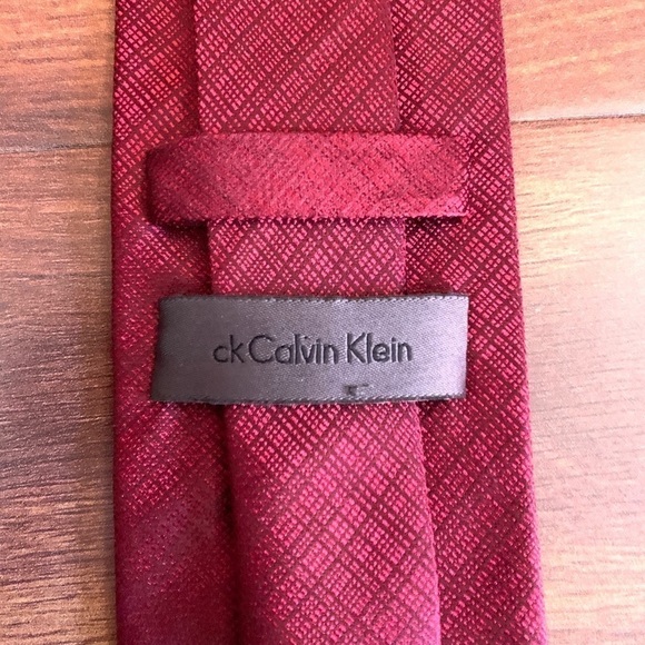 🍁SALE🍁 CALVIN KLEIN 100% Silk Red Necktie XL - Picture 4 of 9